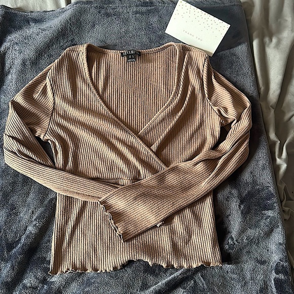 REVAMPED long sleeve, Deep V top - Picture 1 of 4